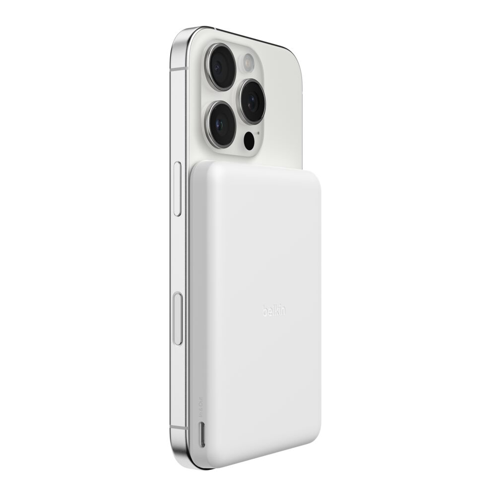 31712e1ec567732d_BPD010fqWH-boostcharge-slimmagnetic-powerbank-5k-web01.jpg BELKIN BPD010hqWH SLIM MAGNETIC POWERBANK 5K WHITE - Image 1